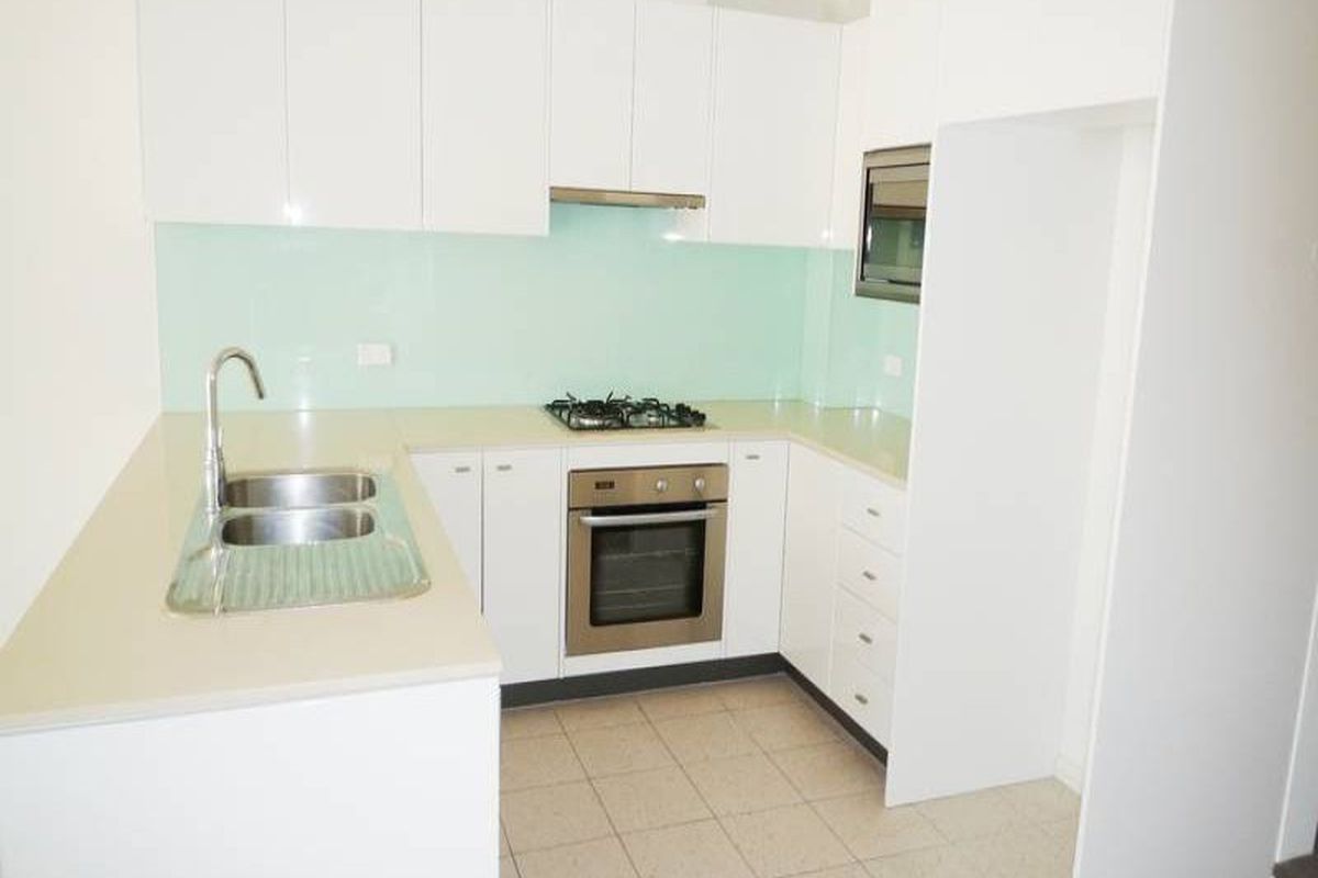 306 / 3  Stromboli Strait , Wentworth Point