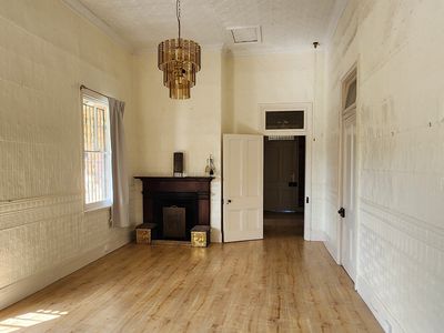 2 Queen Street, Dinmore