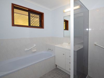 4 WILLIAM STREET, Urangan