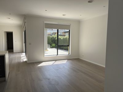 2 / 3 McNabb Avenue, Geelong West