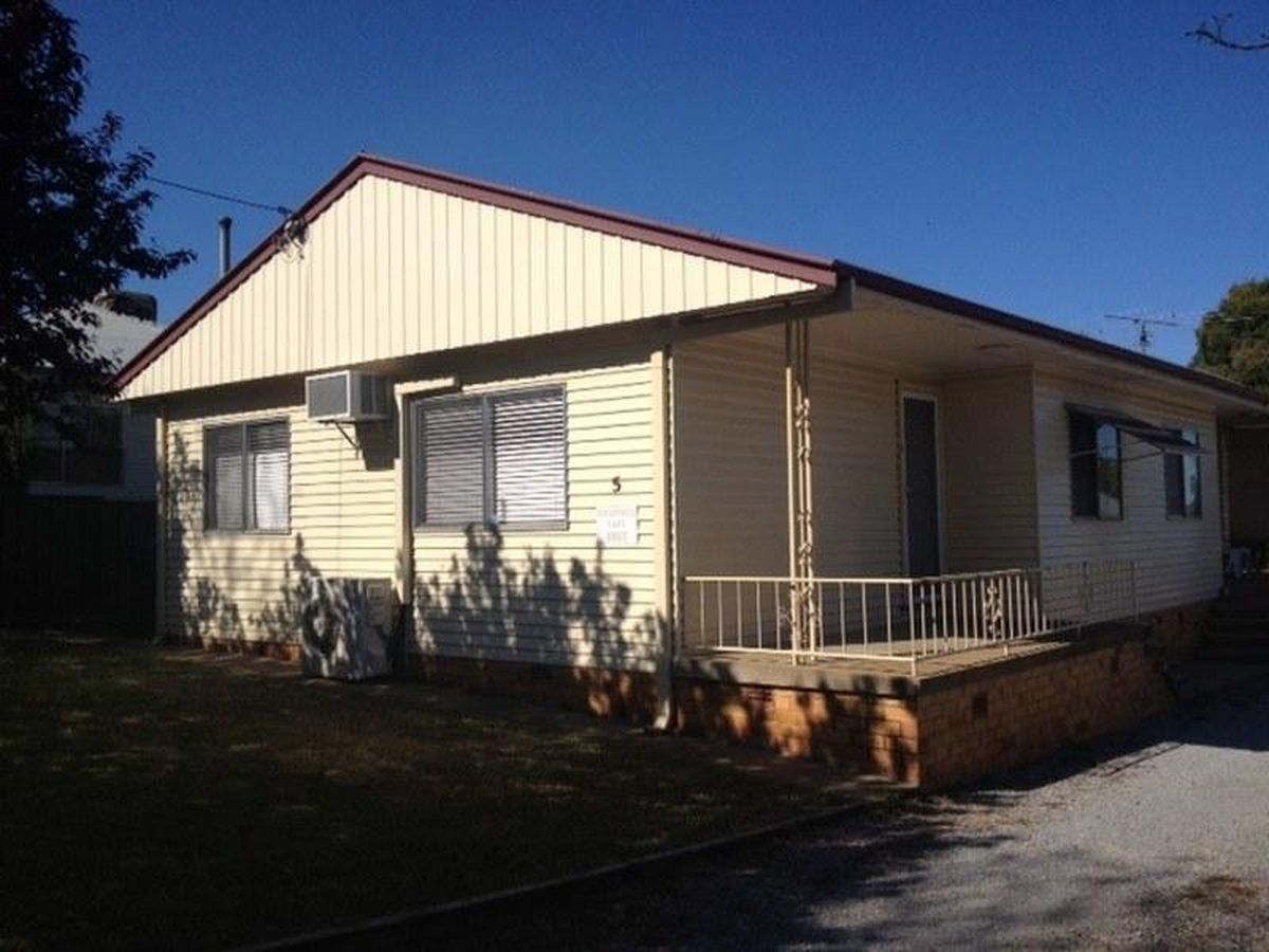 1 / 5 Griffin Avenue, Tamworth First National Real Estate Tamworth