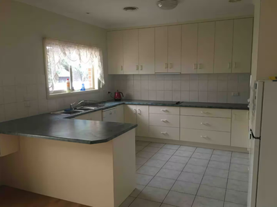3 / 3 Rose Street, Horsham