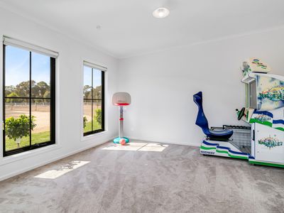 9 Hamilton Court, Heathcote