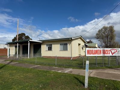 19 BROUGHAM STREET, Moulamein