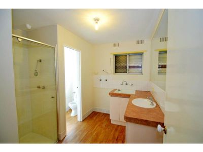 2 / 14 Canham Way, Orelia