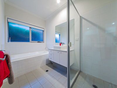 16 Macquarie Street, Wakerley
