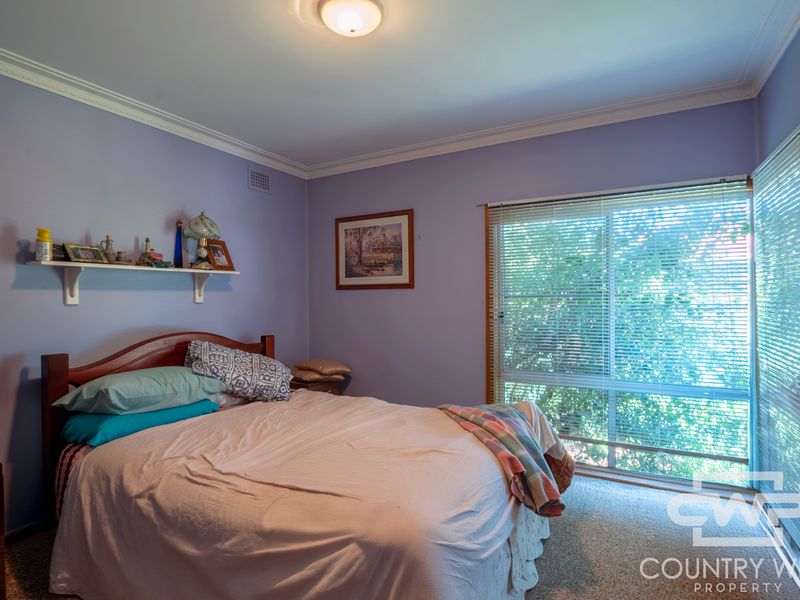 8 Lackey Street, Guyra