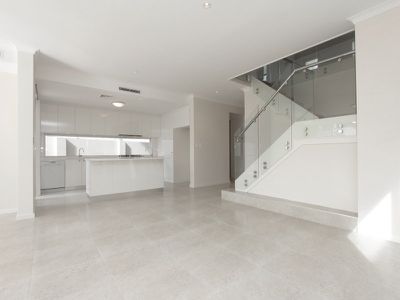 5 Grasstree Way, Churchlands