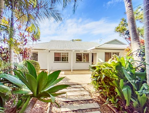 3 Bedroom home with established garden and solar power image 13