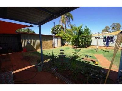 9 Barton Way, Newman