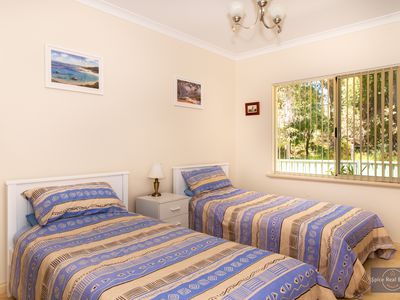 2 Maloney Close, Ocean Beach