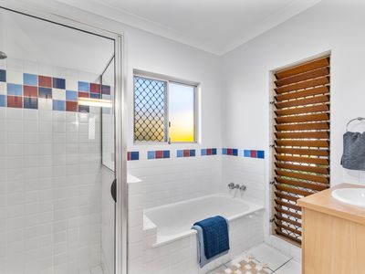 8 Crestbrook Drive, Mount Louisa