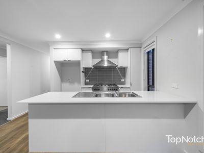 7 Platypus Chase, Beveridge