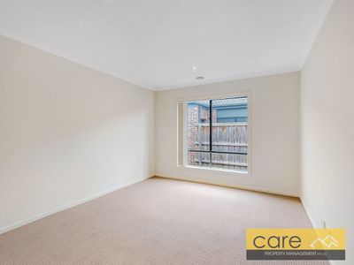 10 Damper Way, Lynbrook
