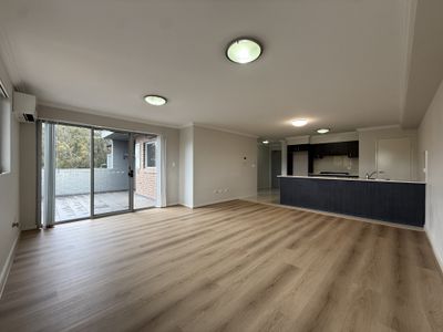 8 / 2 Dressler Court, Holroyd