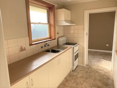 8 POOLE STREET, Millicent