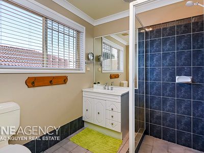 12 Vantage Close, Belmont