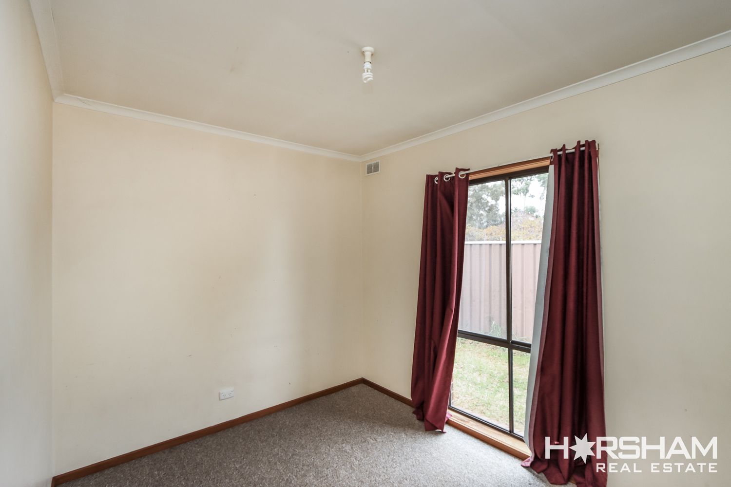3 / 9 Young Street, Horsham