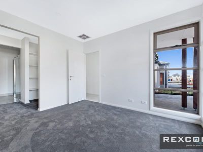 16 Pamplona Way, Clyde North