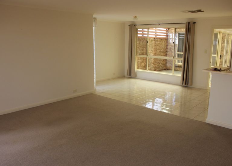 2 Phyllis Court, Trott Park