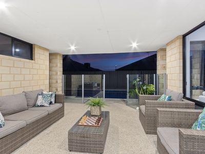 64 Hillhouse Way, Piara Waters