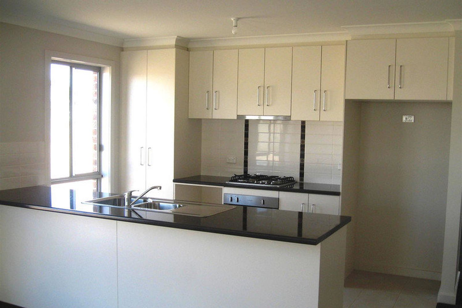 9 Deakin Court, Horsham