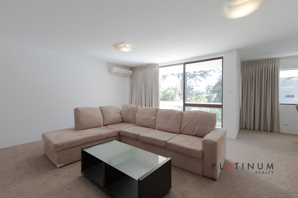 5 / 30 HOLLAND COURT, Broadbeach Waters