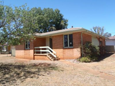 32 Armstrong Crescent, Dubbo