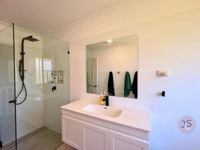 5 Jenny Close, Elermore Vale