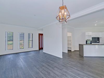 4 Wooraka Street, Rochedale South