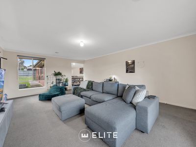 32 Osborn Grove, Pakenham