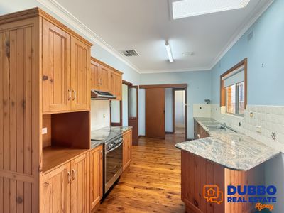 8 Brigalow Avenue, Dubbo