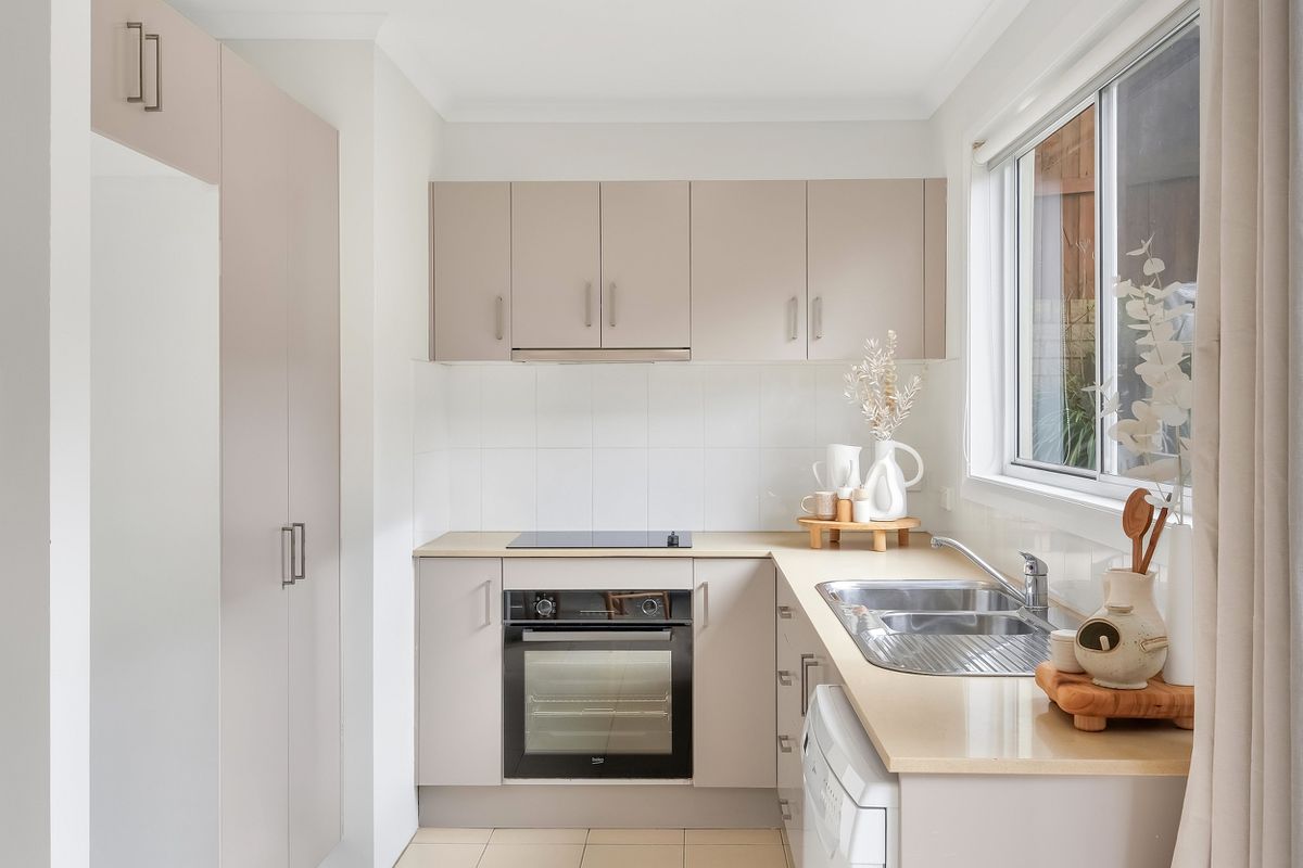 1 / 8 Anzac Avenue, Wyong