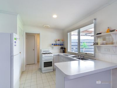 8 Hillview Rise, Hampton Park
