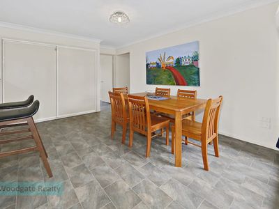 12 Rosella Way, Woodgate