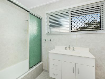 8 Hutchins Street, Heatley