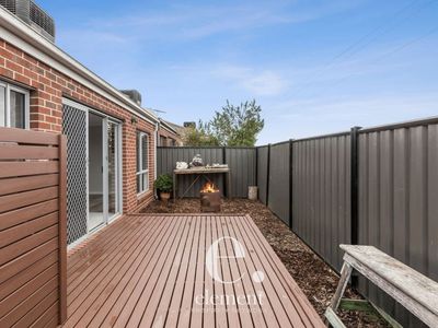 2 / 10 Raymond George Place, Lara