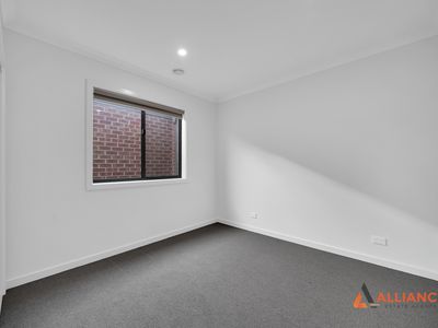 18 Peterborough Rise, Werribee