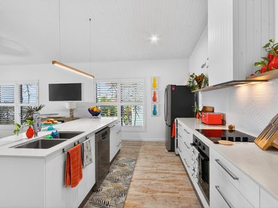 8 Blackcurrant Drive, Hideaway Bay