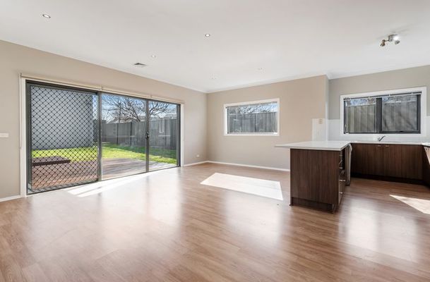 62 Hamilton Hume Parade, Craigieburn