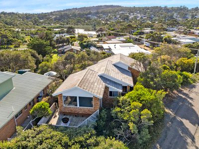 9 Ocean Grove, Carlton