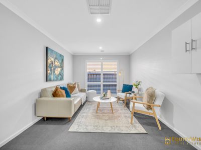 24 Dutch Avenue, Manor Lakes