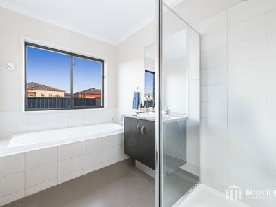 42 Kindred Avenue, Cranbourne North