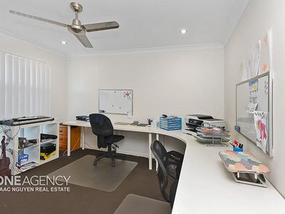 2 Nepal Court, Springfield Lakes
