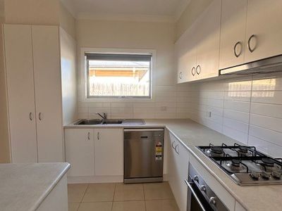 2 / 62 Tarneit Road, Werribee