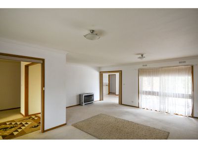 4 Oak Court, Horsham