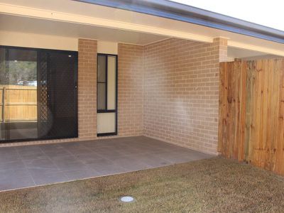 1 / 102 Bradman Way, Urangan