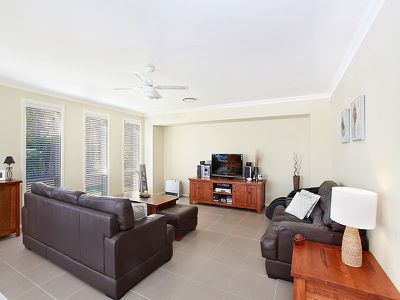 2 Lake View Ave, Brightwaters