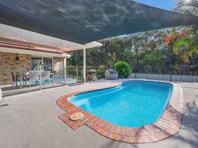 22 Cootharaba Drive, Helensvale