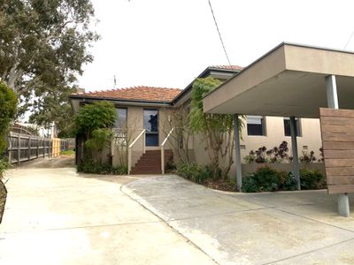 111 Greensborough Road, Macleod